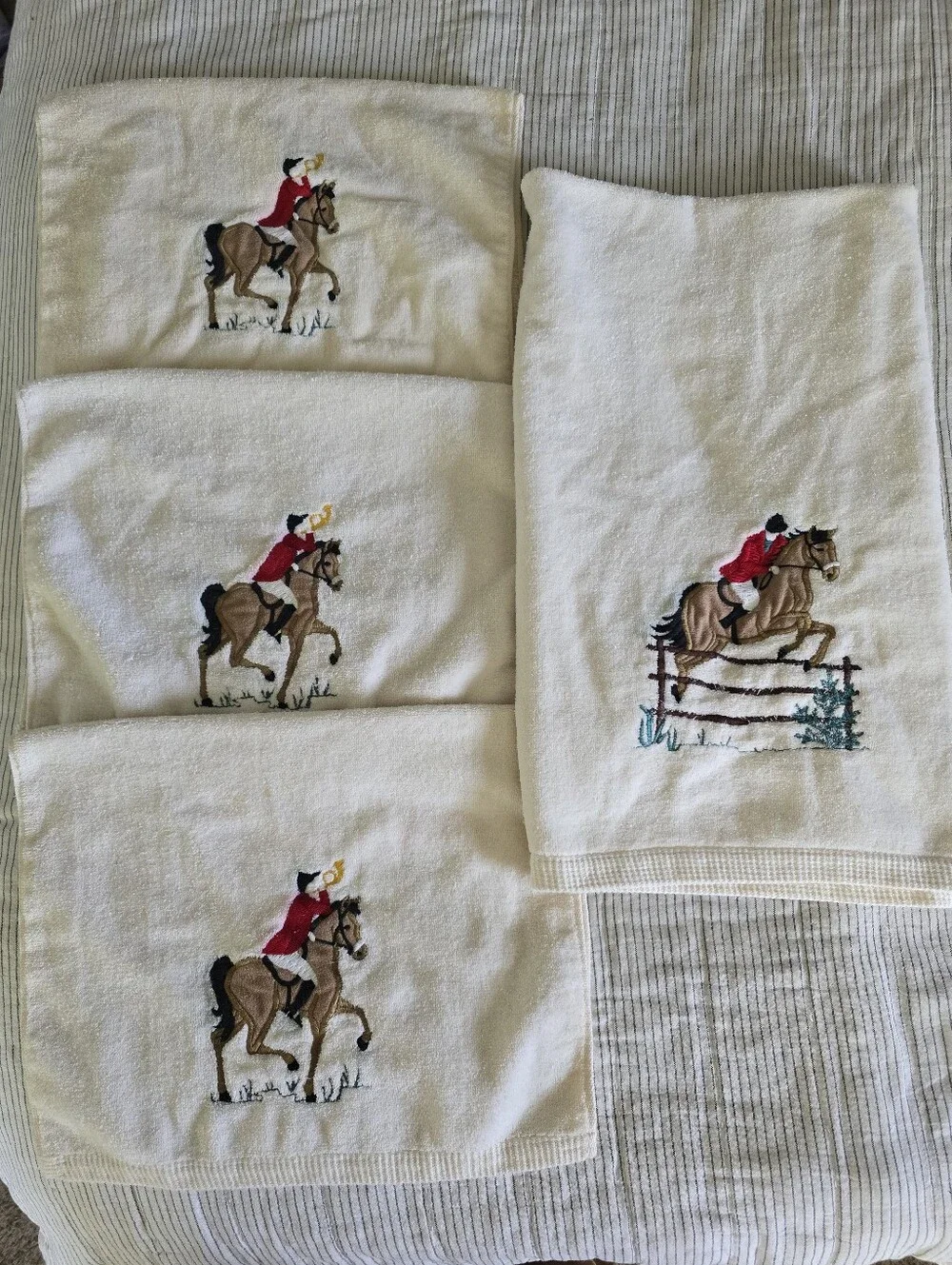 Vtg Embroidered Equestrian Hand Towels And Bath Towel Set Of 4 Ivory w/Red Rider